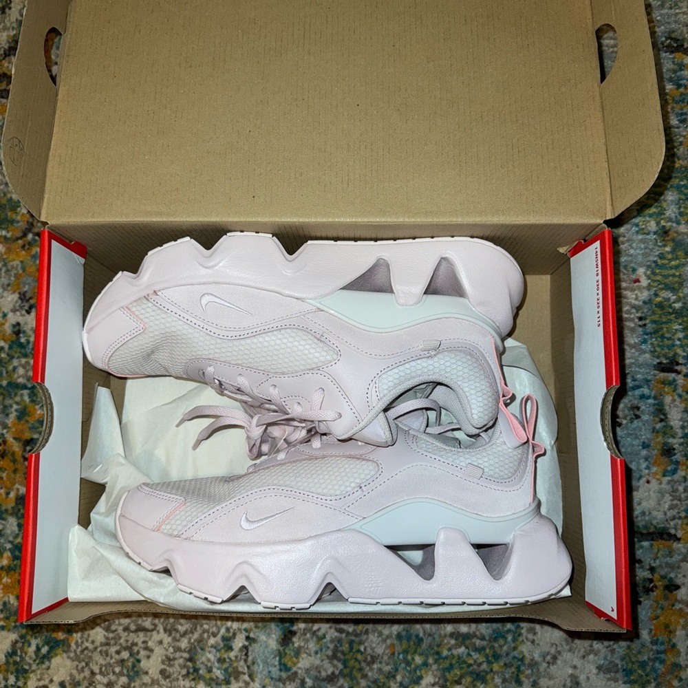 NWT Women’s Nike Ryz 365 II